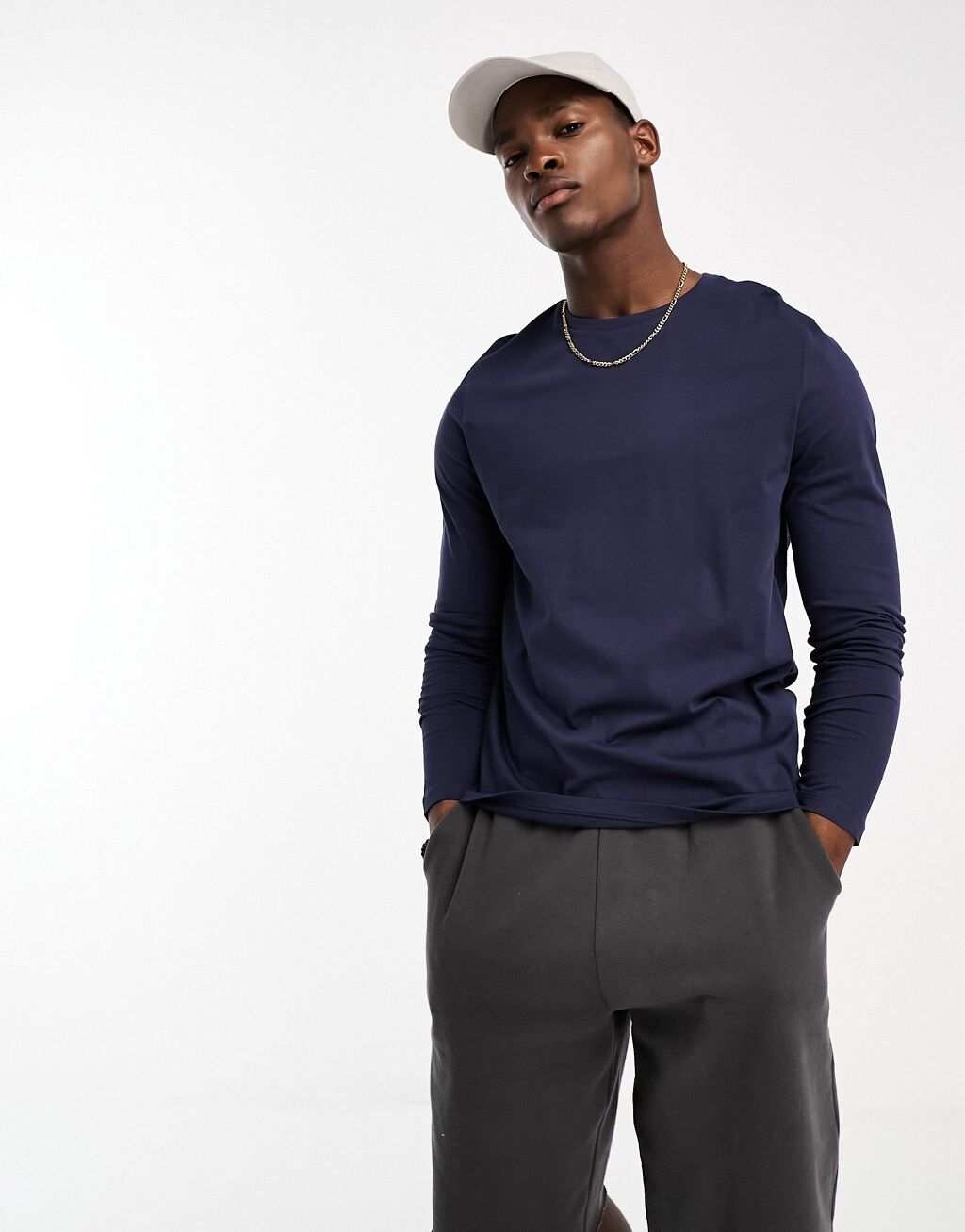 

Темно-синяя футболка с длинными рукавами и круглым вырезом ASOS DESIGN, Синий