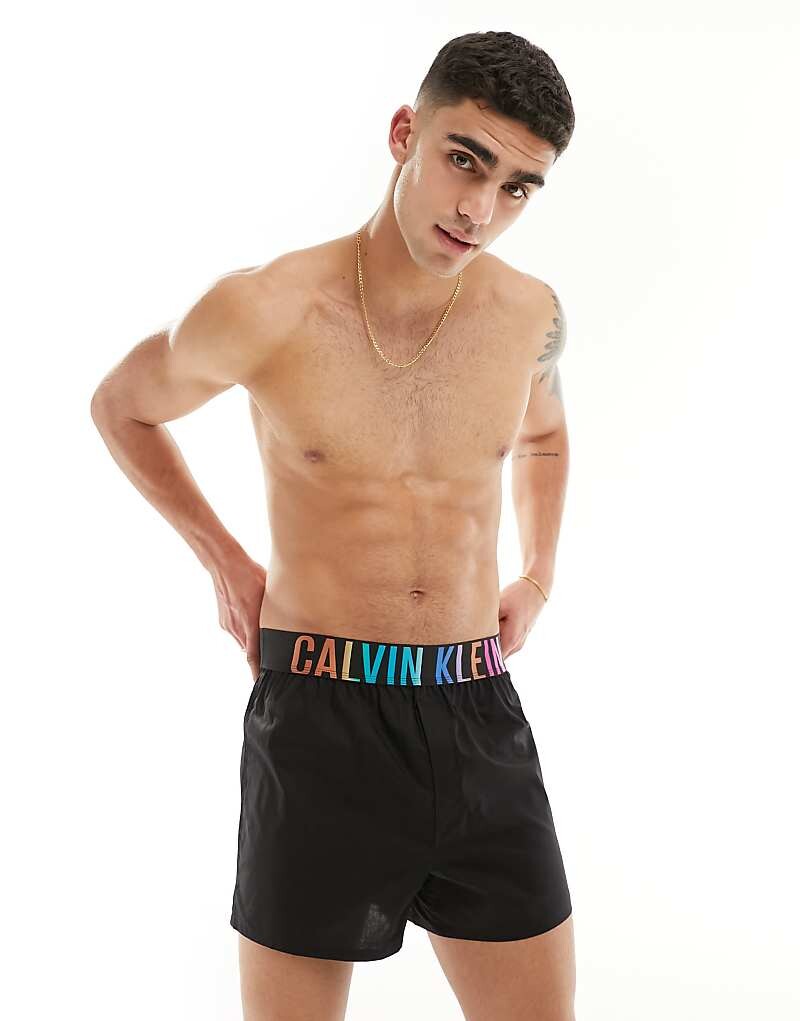 

Calvin Klein – Pride – Черные хлопковые боксеры стрейч с радужным логотипом