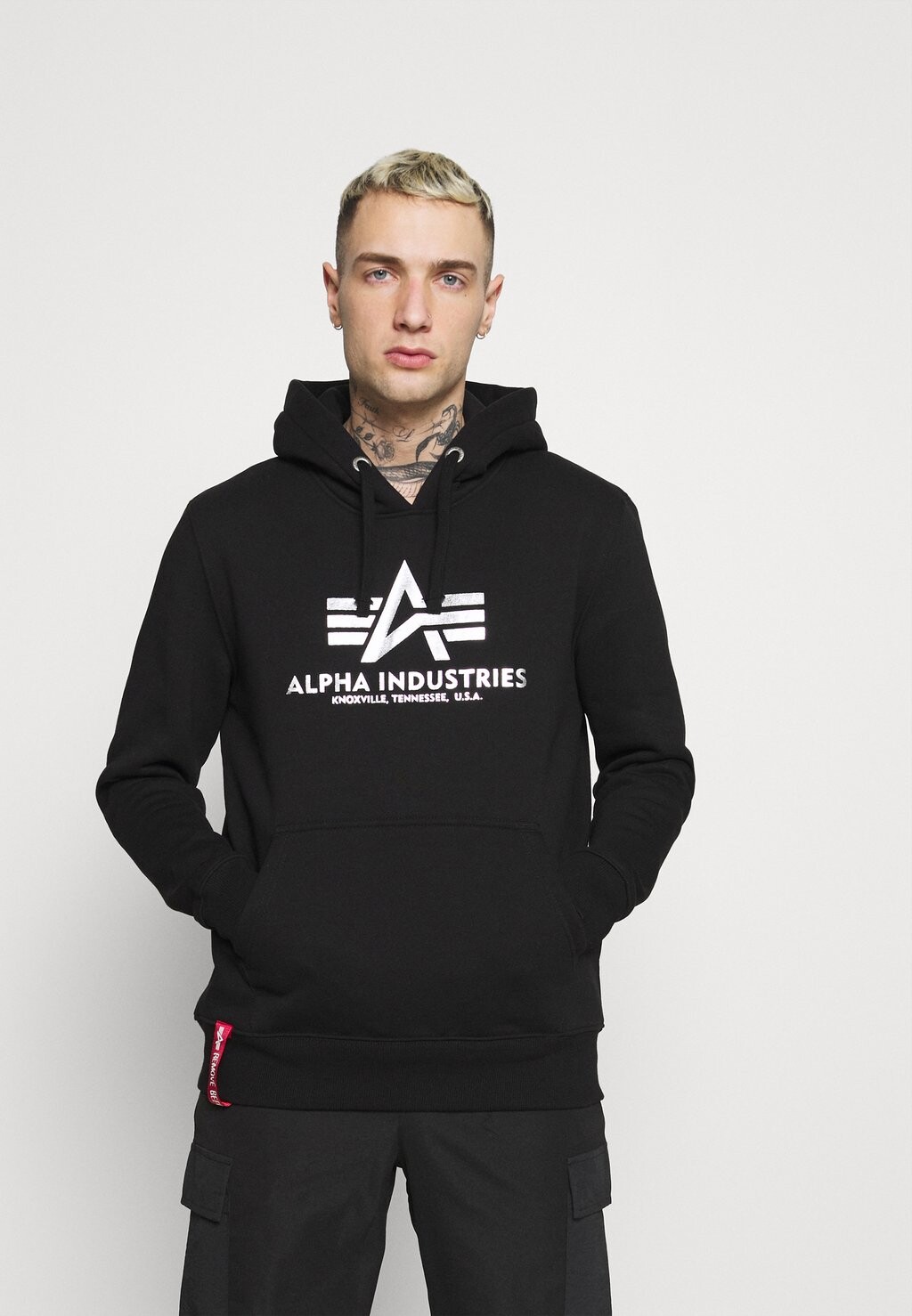 

Худи Alpha Industries