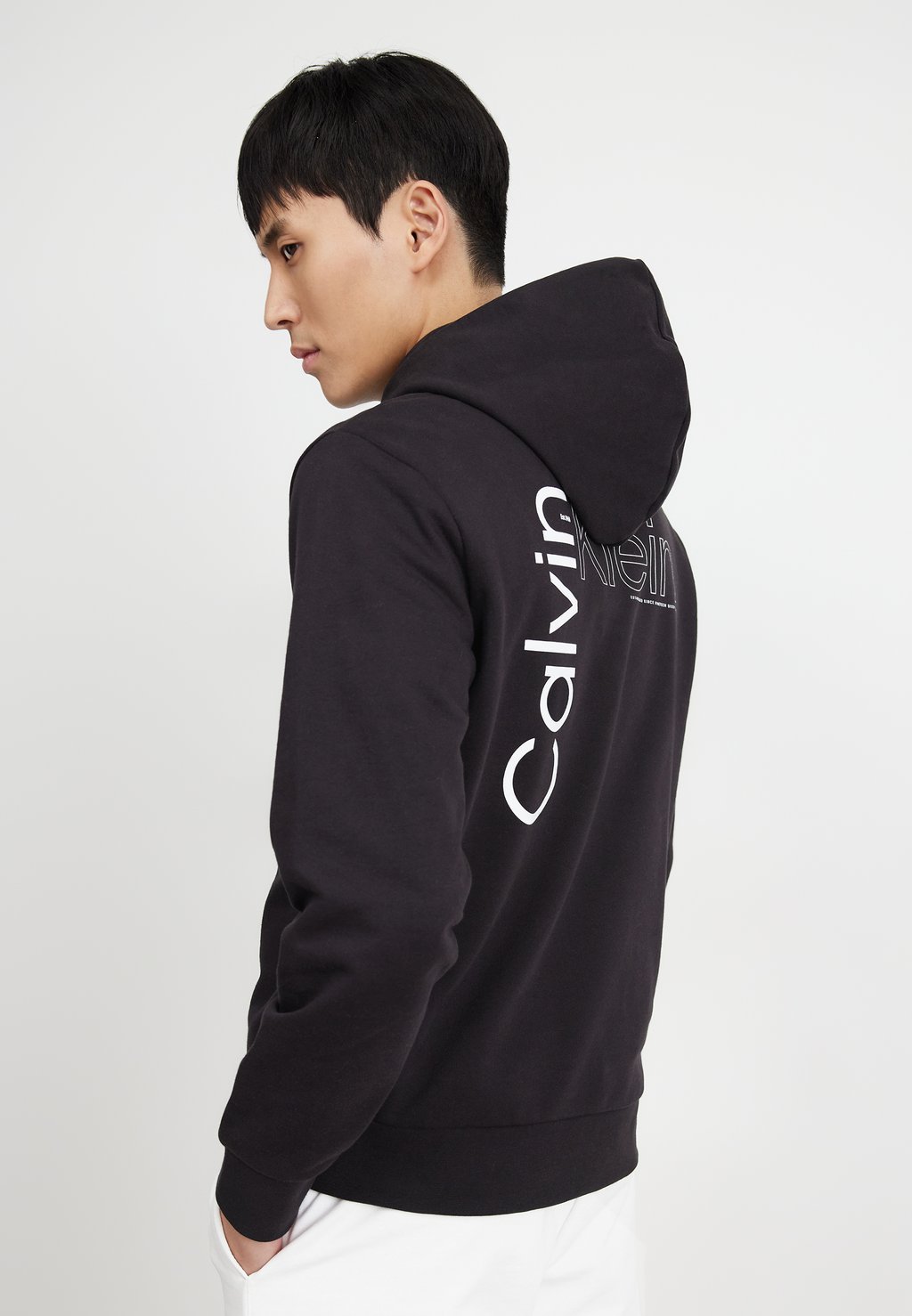 

Толстовка Angled Back Logo Hoodie Calvin Klein, черный