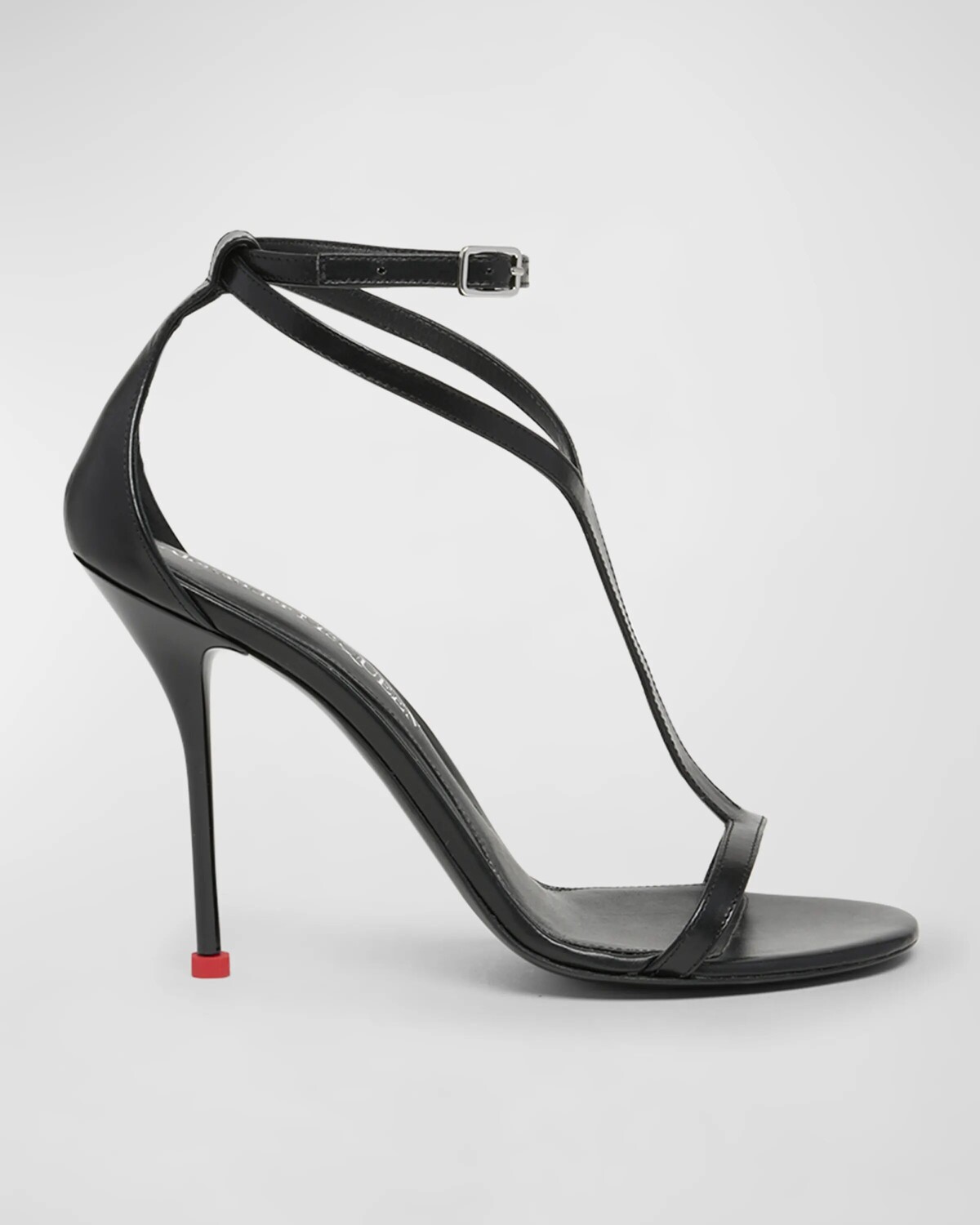 

Кожаные сандалии на шпильке с Т-образным ремешком Alexander McQueen, цвет Black/Lust Red
