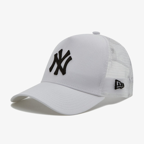 

Кепка дальнобойщика с козырьком New Era