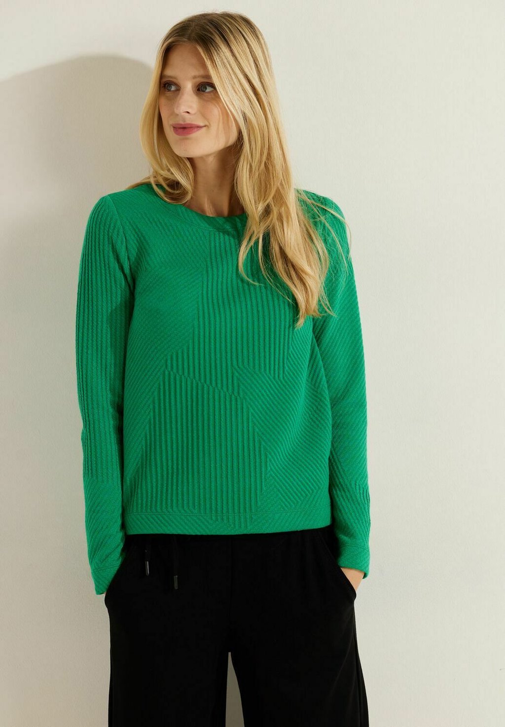 Вязаный свитер MIT STRUKTUR Cecil, цвет grün