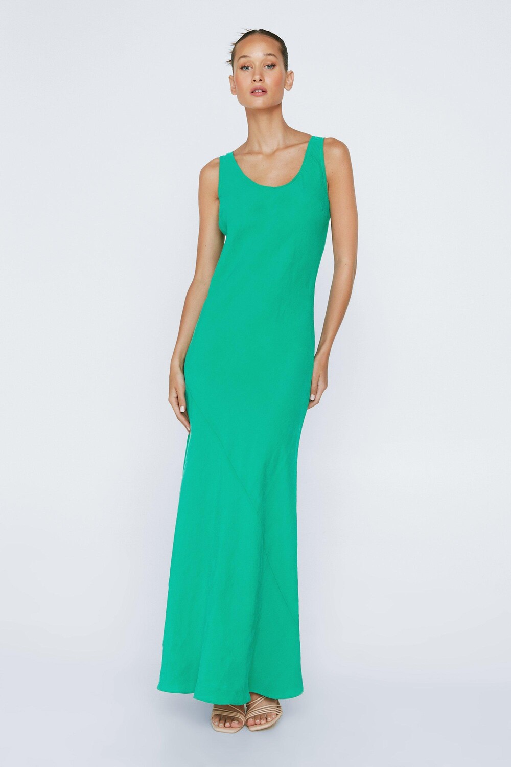 

Платье макси Petite Premium с круглым вырезом Nasty Gal, зеленый
