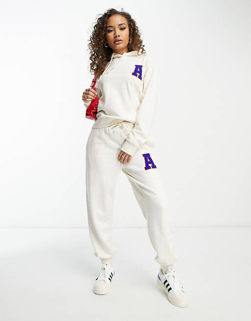 

Белые джоггеры adidas Originals Trefoil Moments
