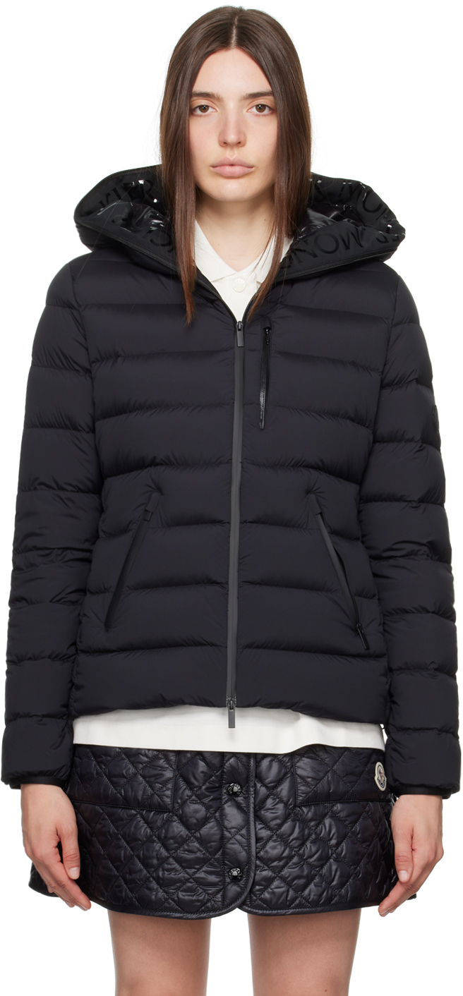 

Черный пуховик Moncler Herbe