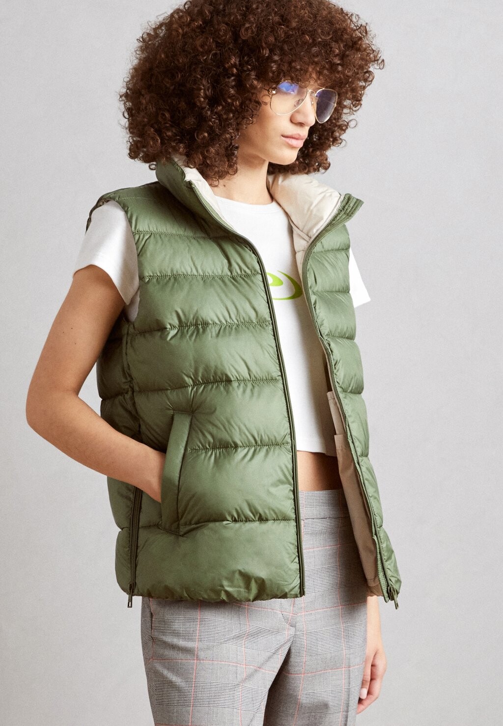 

Жилет ULTRALTLONG Esprit, цвет light khaki