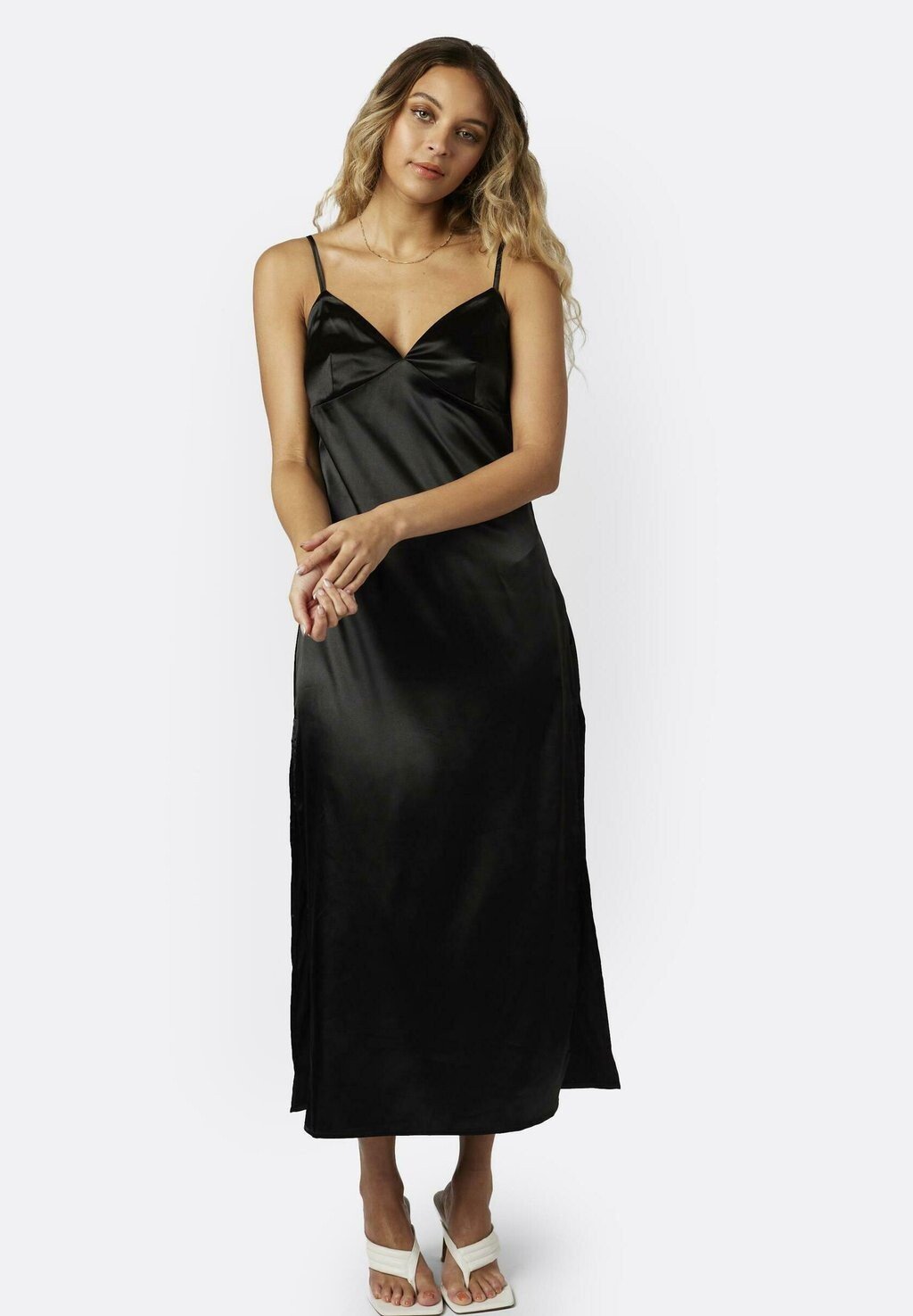 

Длинное платье Urban Threads, черный