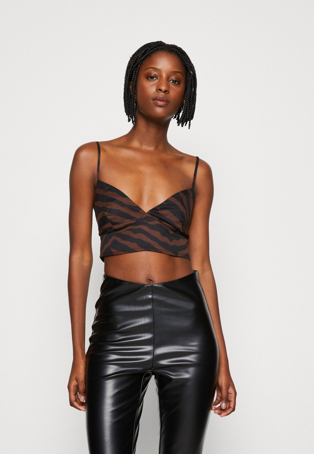 

Топ Gina Tricot