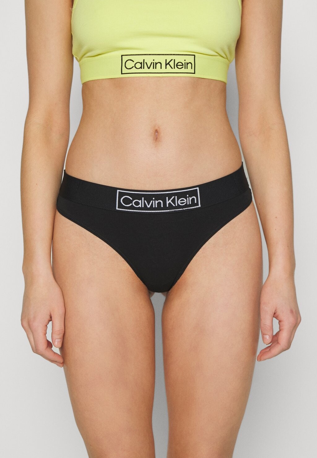 

Стринги Calvin Klein Underwear, черный