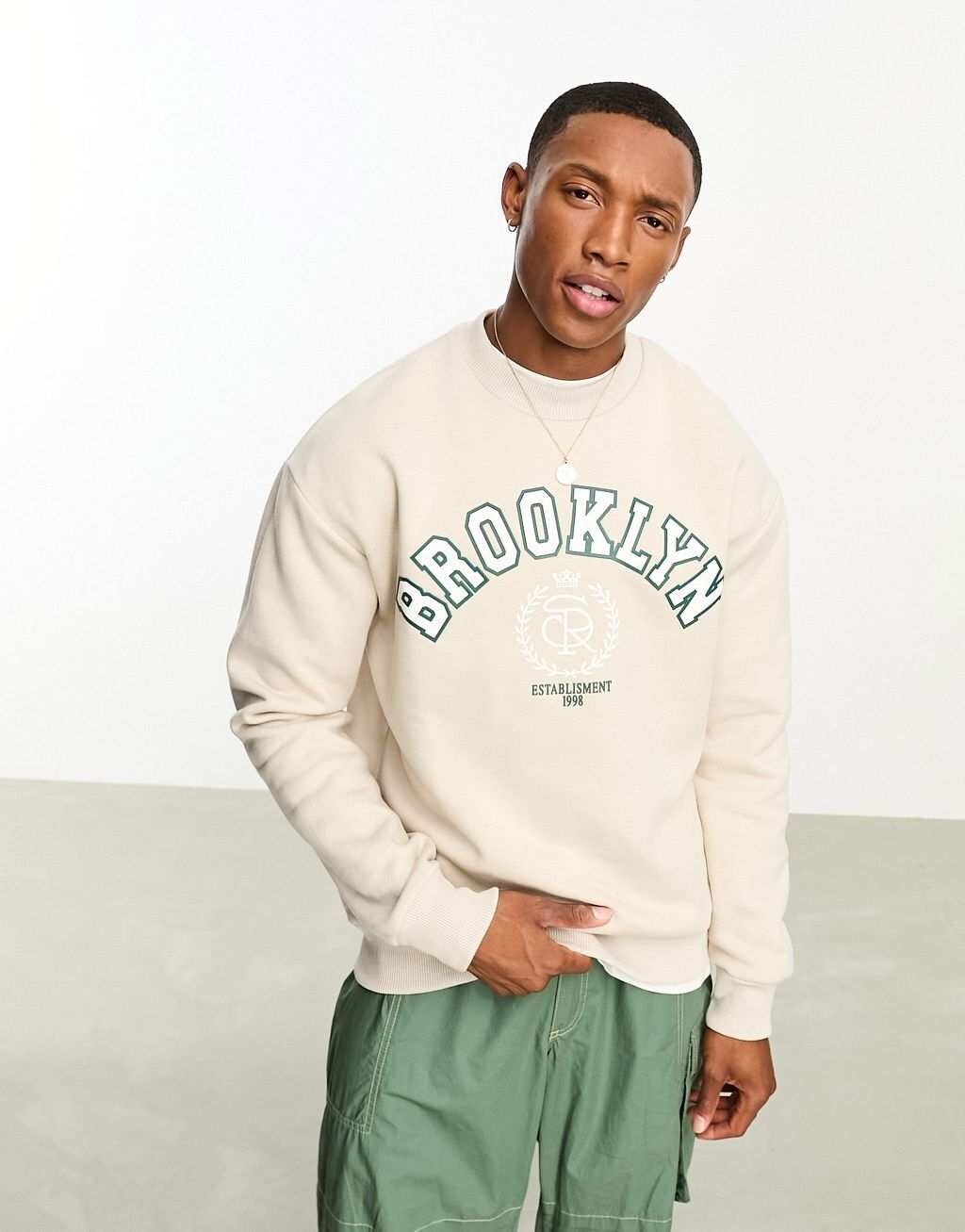 

Бежевый свитшот с принтом Bershka Brooklyn