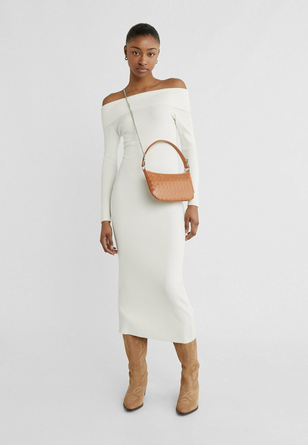 

Сумка через плечо HALF-MOON Stradivarius, цвет camel