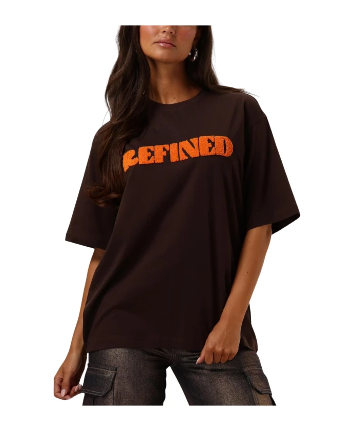 

Это женская футболка Мэгги Refined Department, коричневый