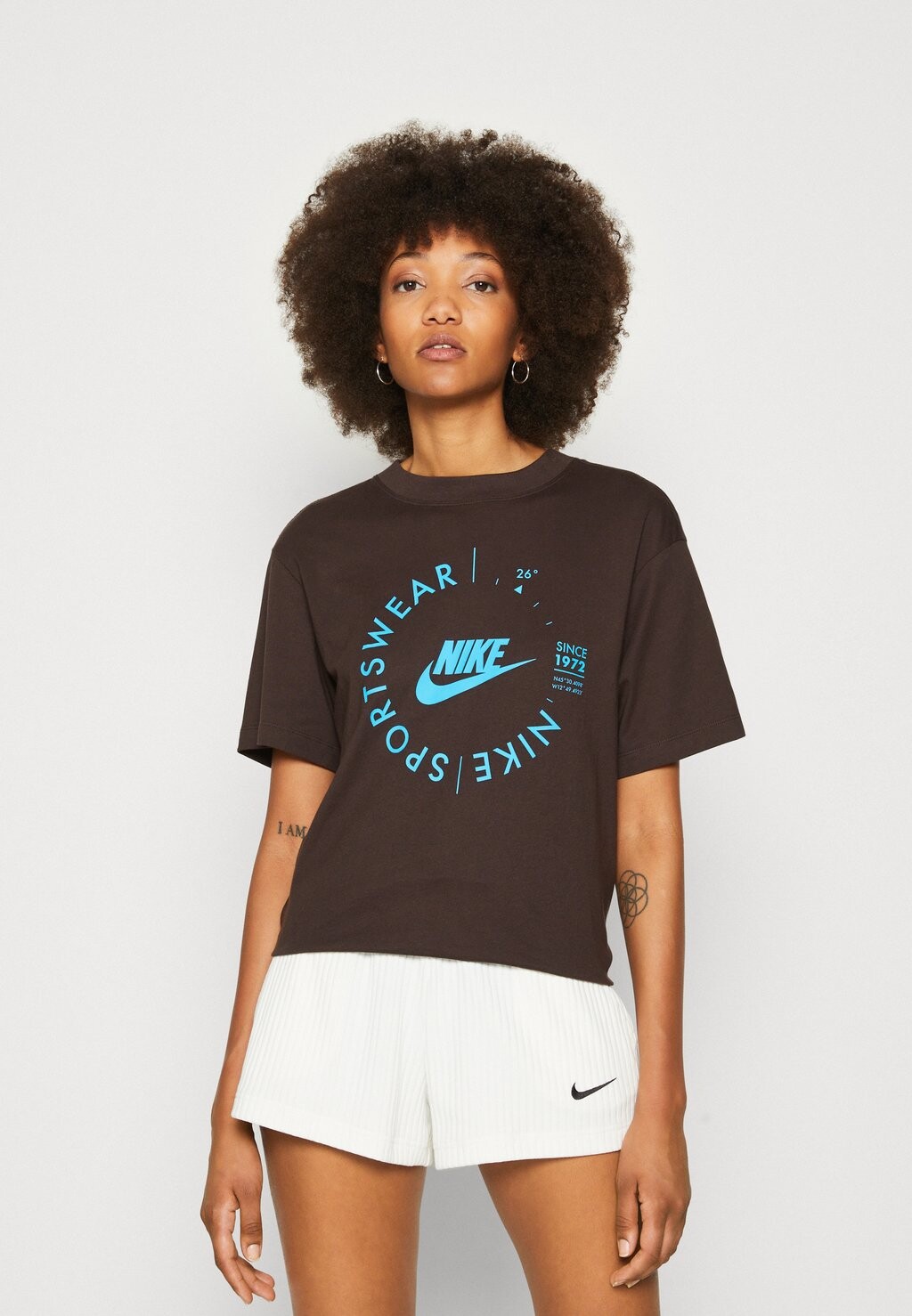 

Футболка с принтом Nike, коричневый