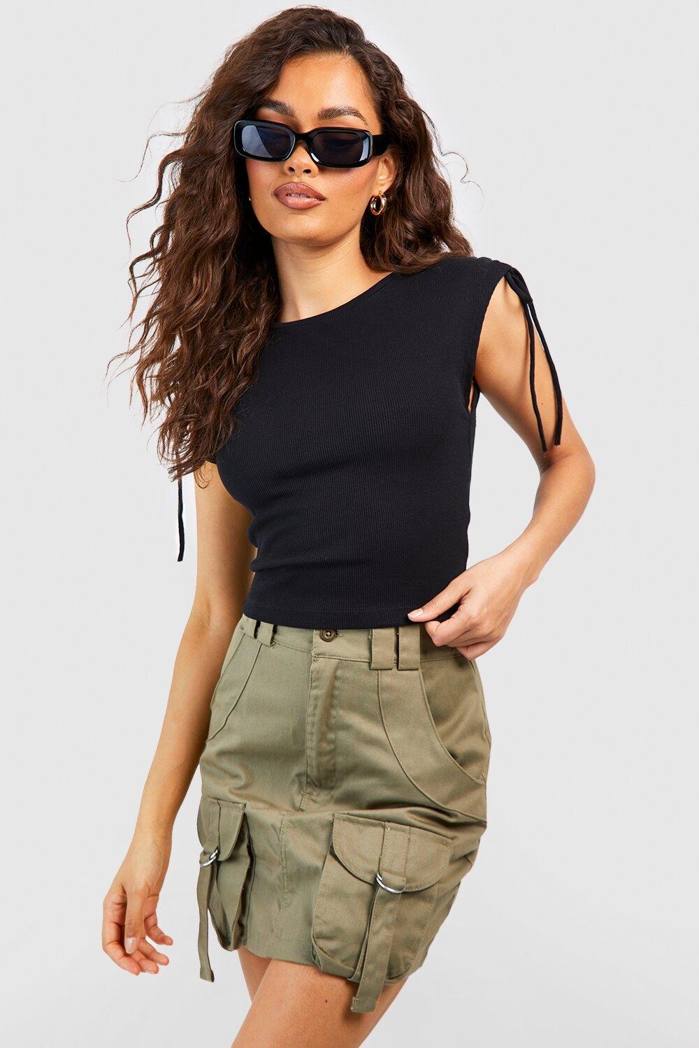 

Укороченный топ со сборками и завязками по бокам Boohoo, черный