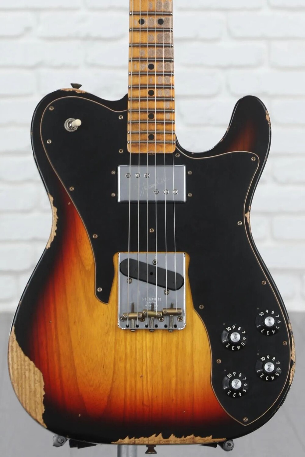 

Новый ограниченный выпуск Fender Custom Shop Telecaster Custom Heavy Relic 70-х годов — отбеленный 3-цветный оттенок Sunburst