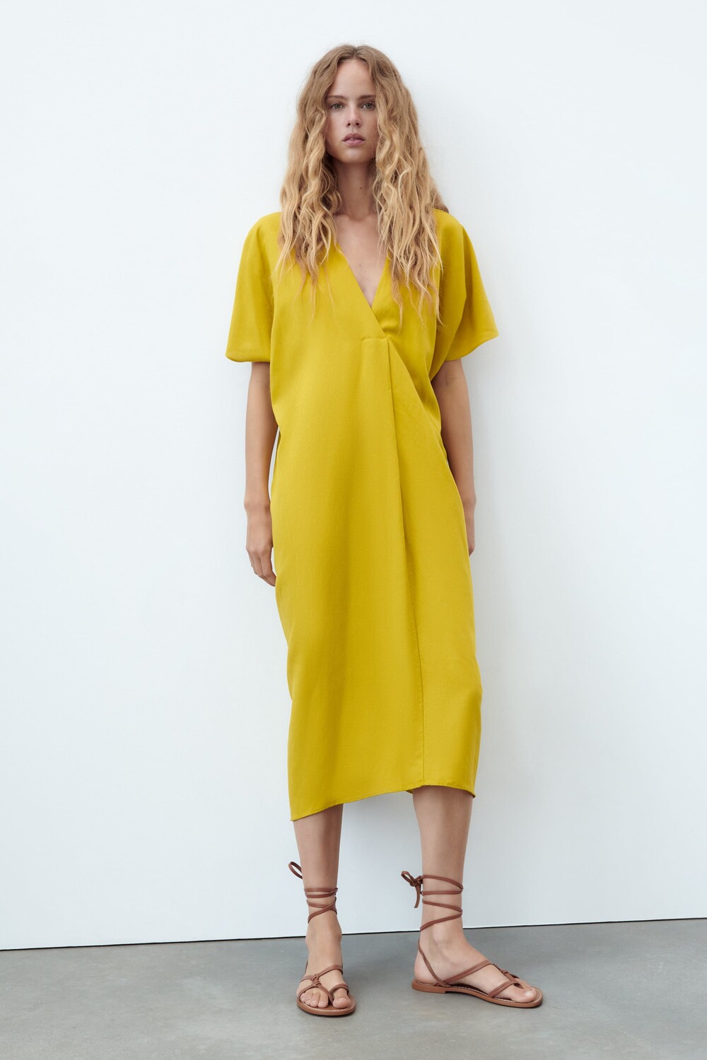 

Платье-туника из смешанного льна Zara, горчица