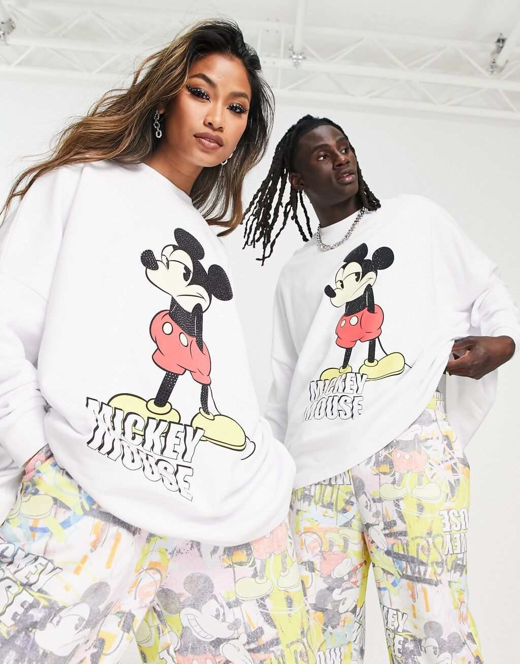 

Белый свитшот унисекс в стиле унисекс с принтами Disney ASOS DESIGN Punk Mickey