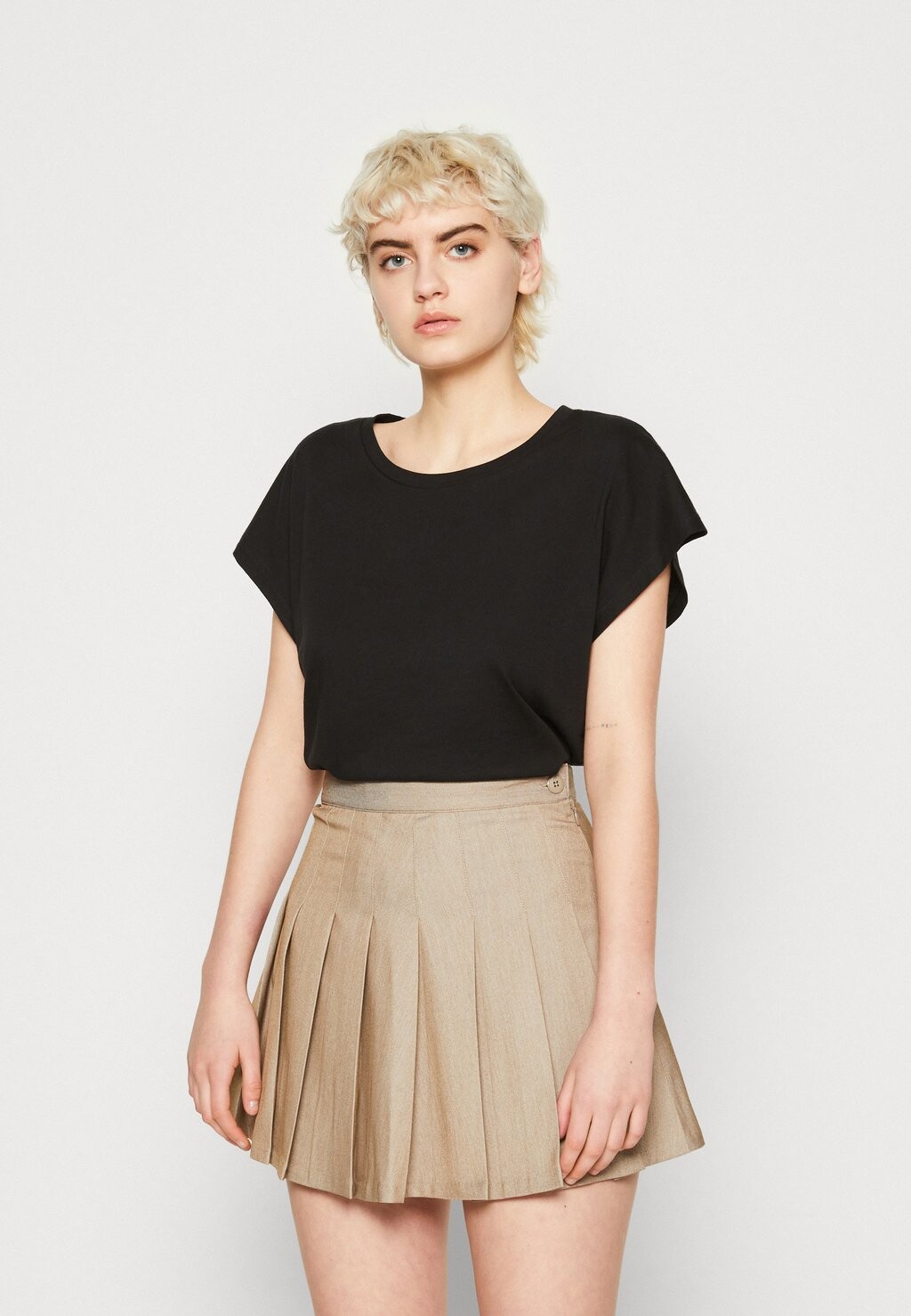 

Базовая футболка Vero Moda, черный