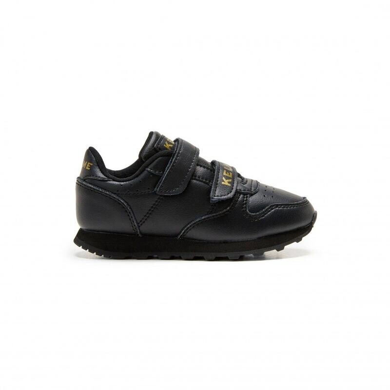 

Черные детские кроссовки унисекс Kelme Victory Kids V