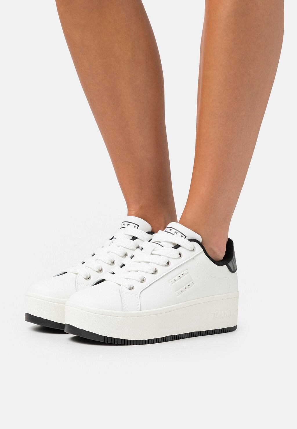 

Низкие кроссовки FLATFORM ANIMAL PRINT Tommy Jeans, белый