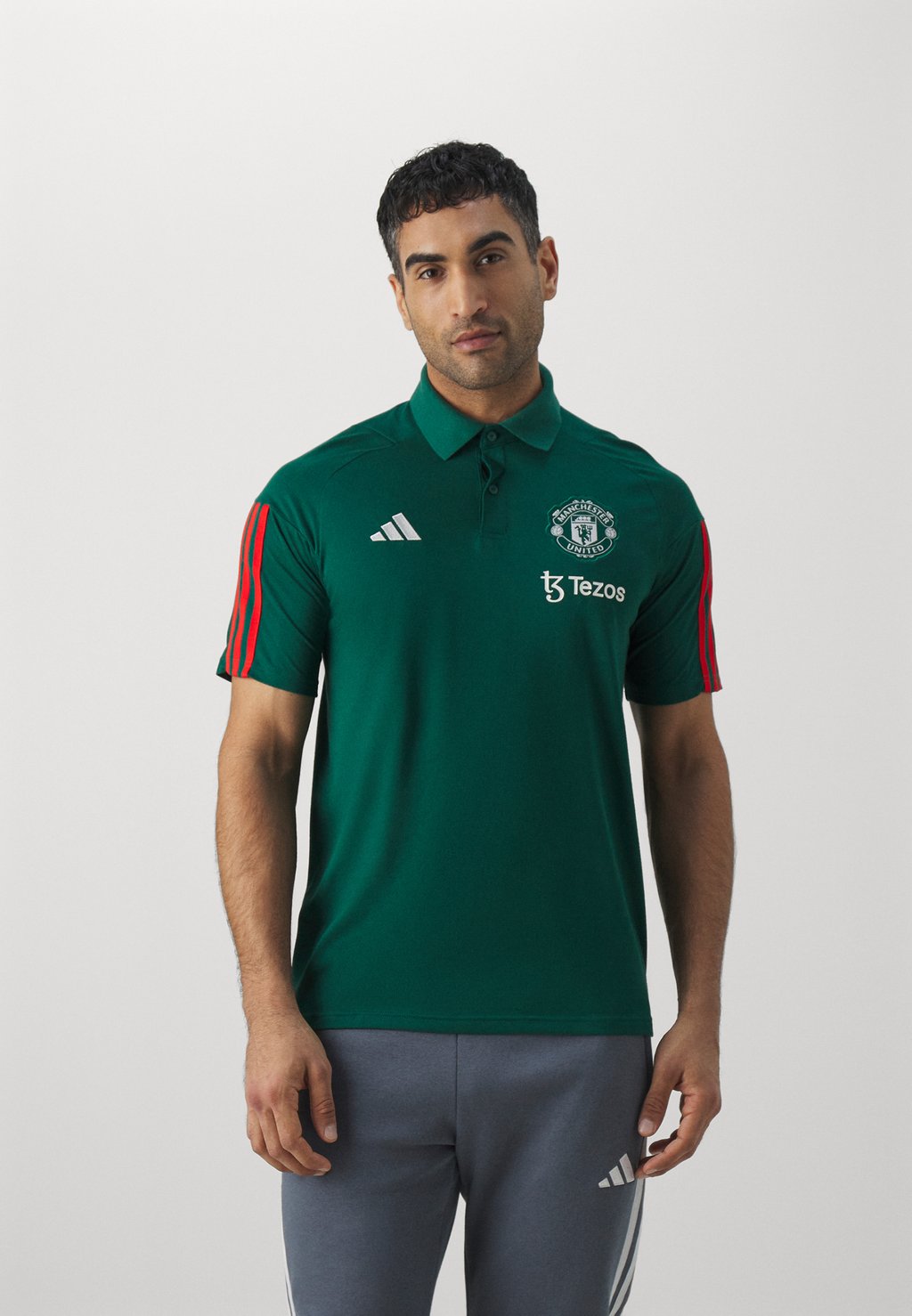 

Команда Manchester United Training Adidas, цвет collegiate greective red