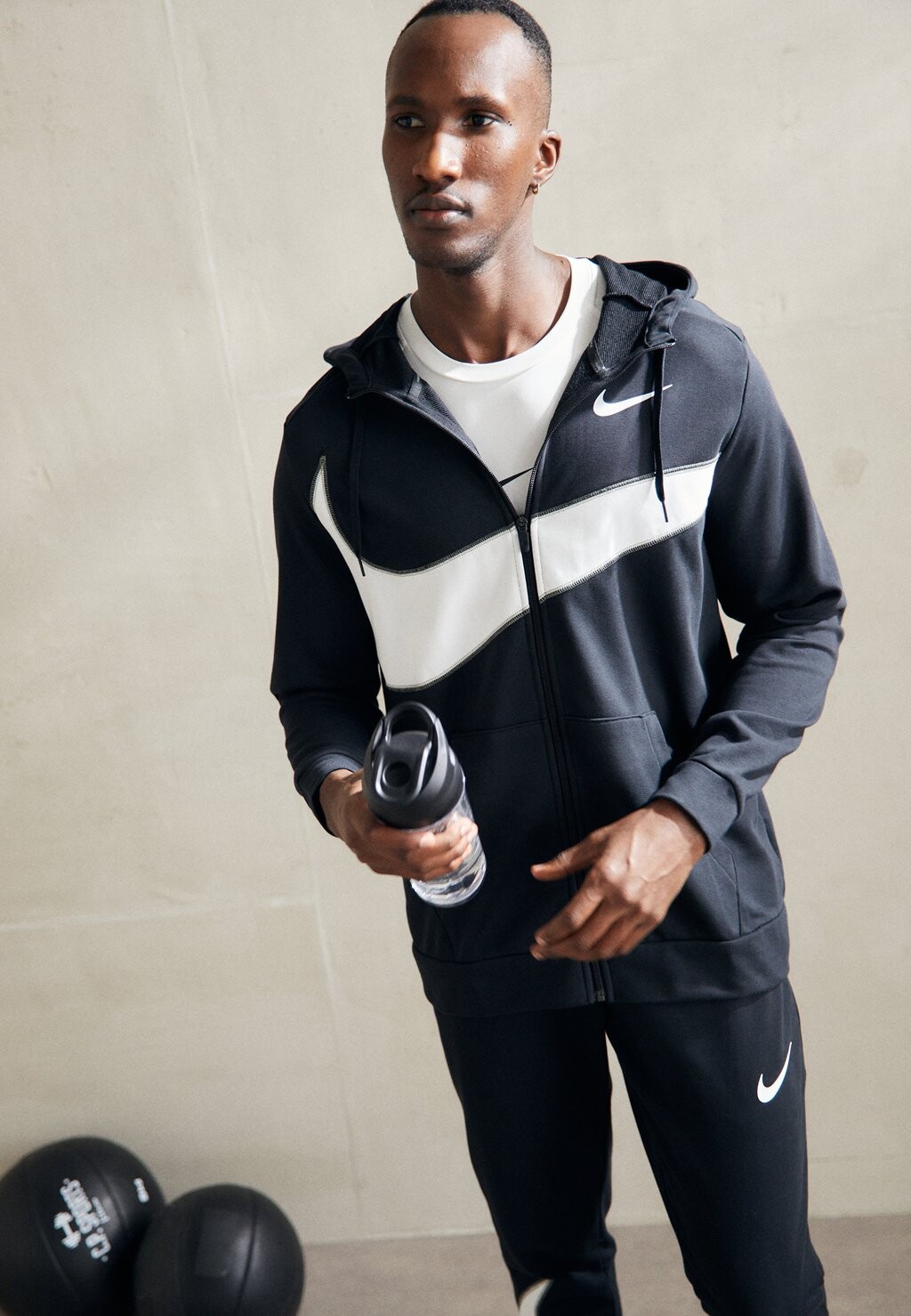 

Толстовка на молнии ENERGY Nike, черный/саммит белый