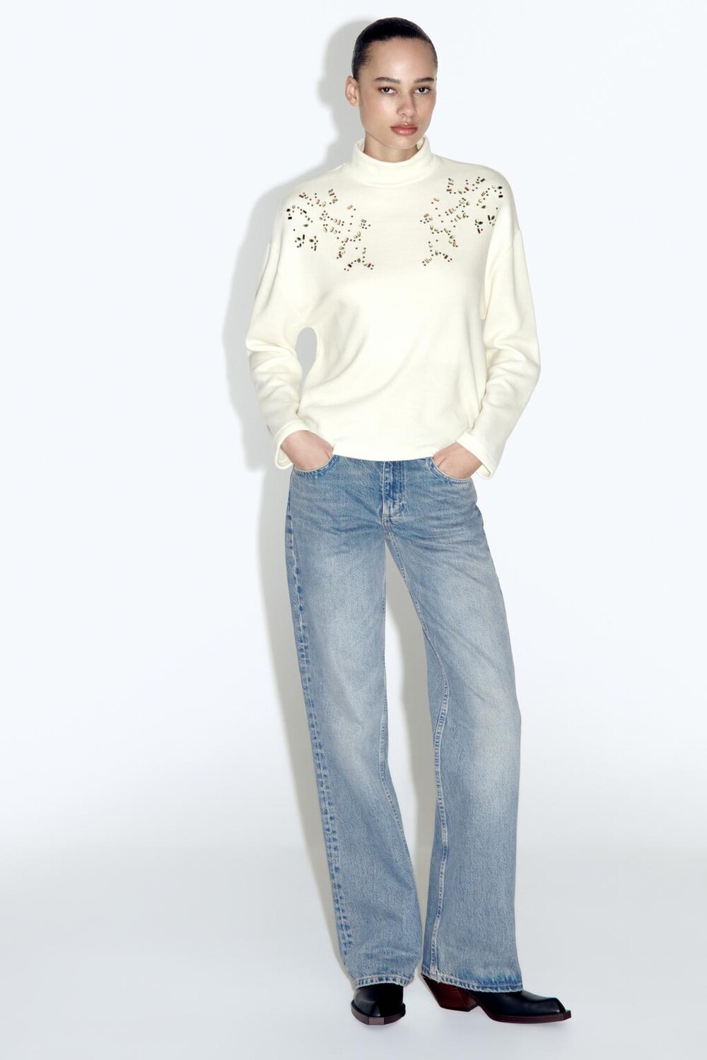

Мягкий топ со стразами ZARA, экрю