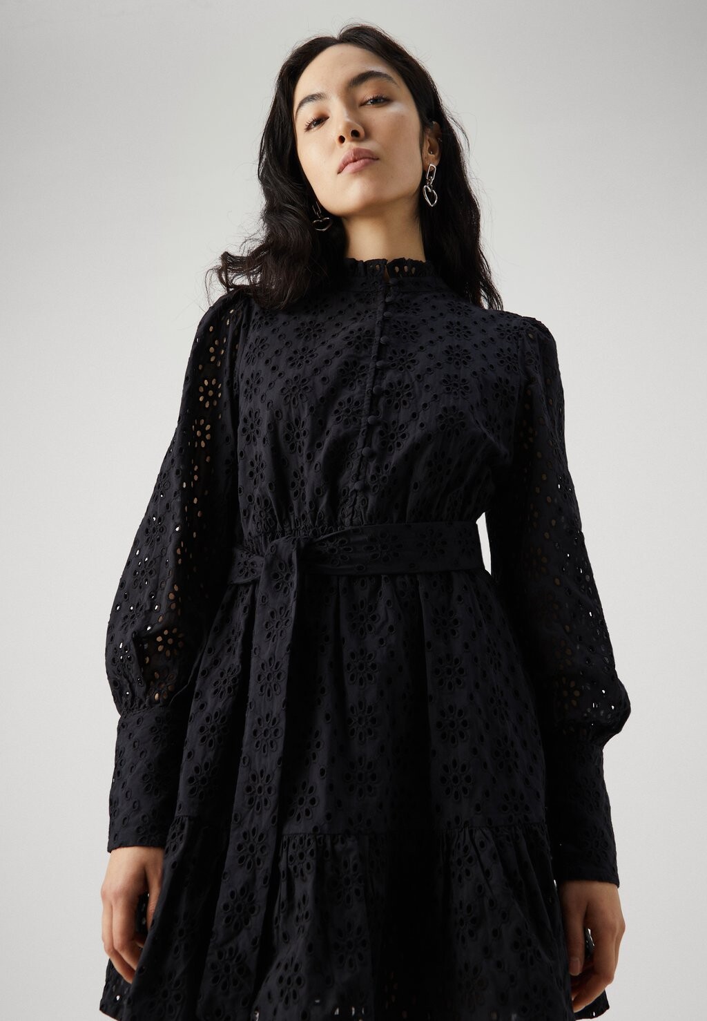 

Коктейльное платье / Вечернее платье VMKOALA HIGH NECK SHORT DRESS Vero Moda Tall, черный