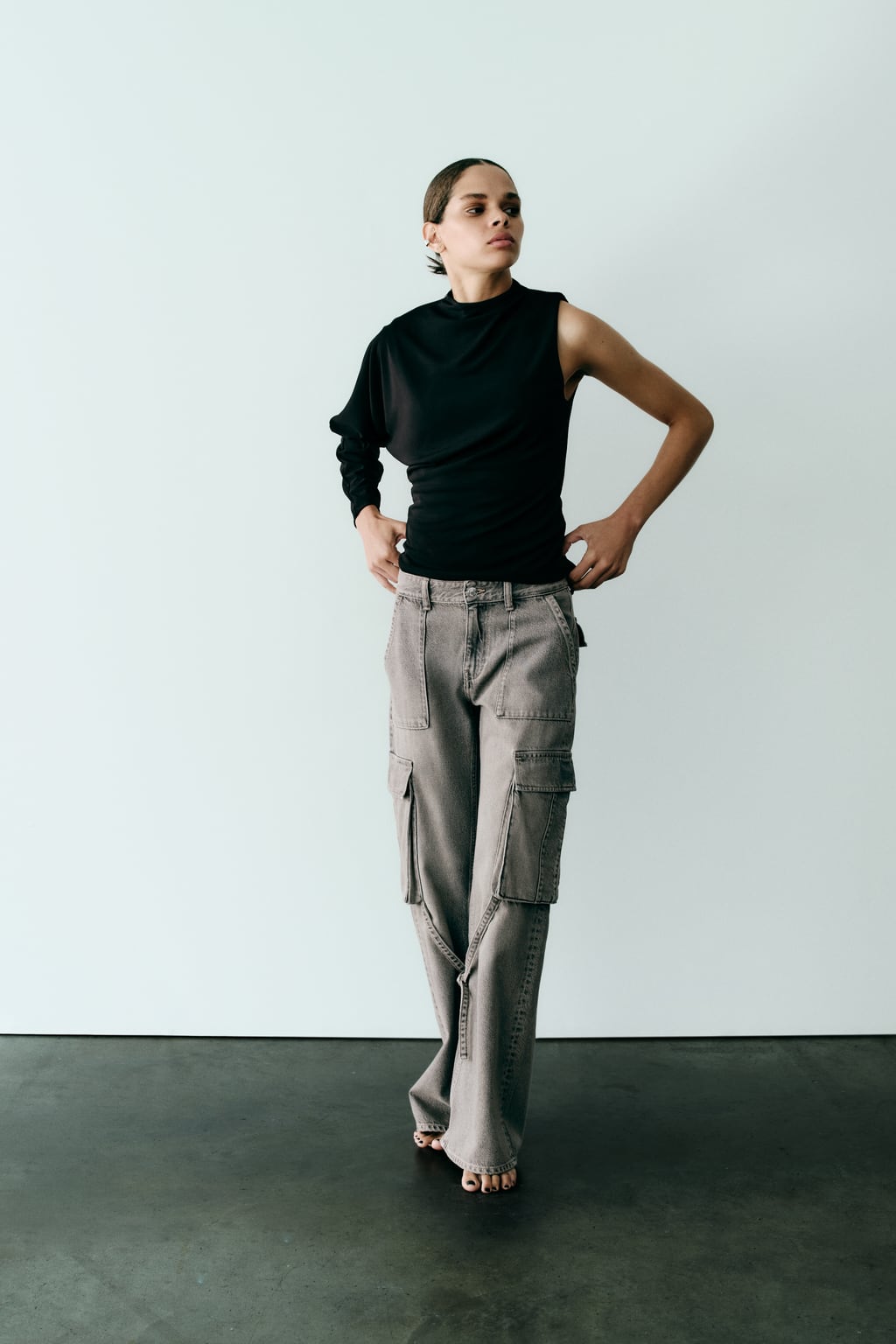 

Асимметричный топ ZARA, черный
