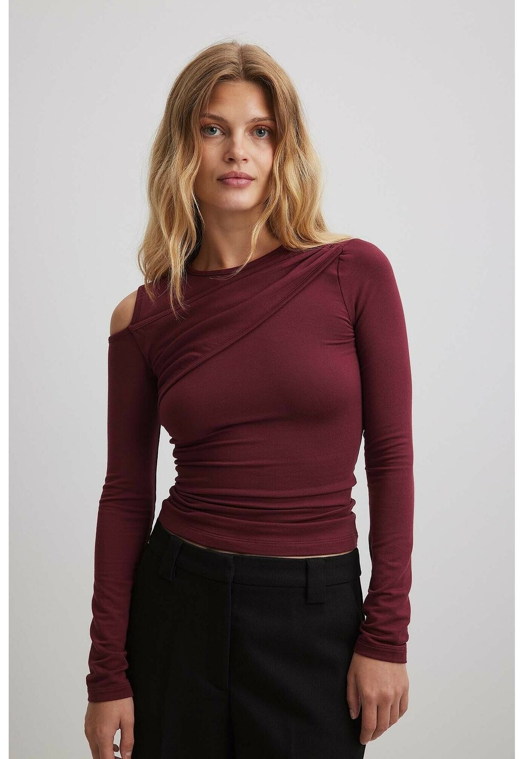 

Рубашка с длинным рукавом MIT CUT OUT DETAIL NA-KD, цвет red