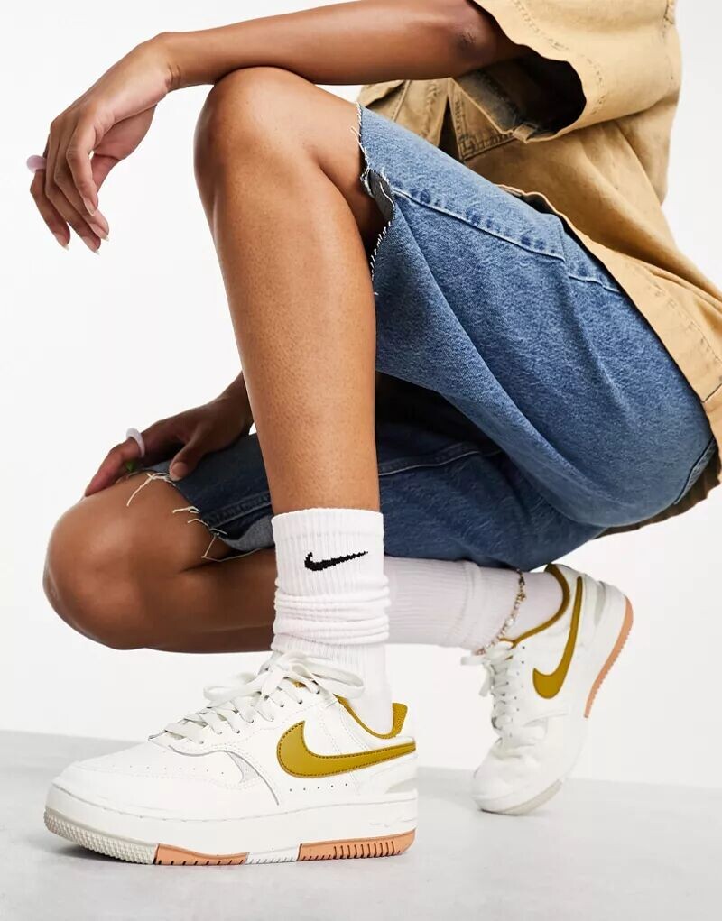 

Бело-бронзовые кроссовки Nike Gamma Force