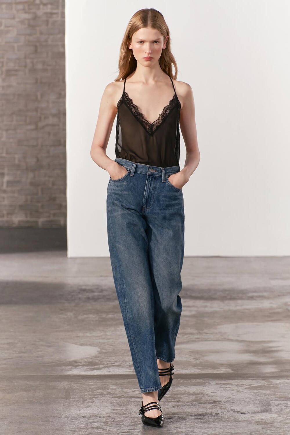 

Прямые джинсы средней посадки ZARA, средне-синий