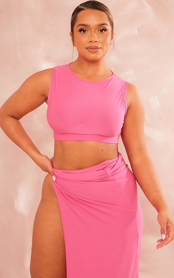 

PrettyLittleThing Ярко-розовый облегающий укороченный топ-гонщик Shape