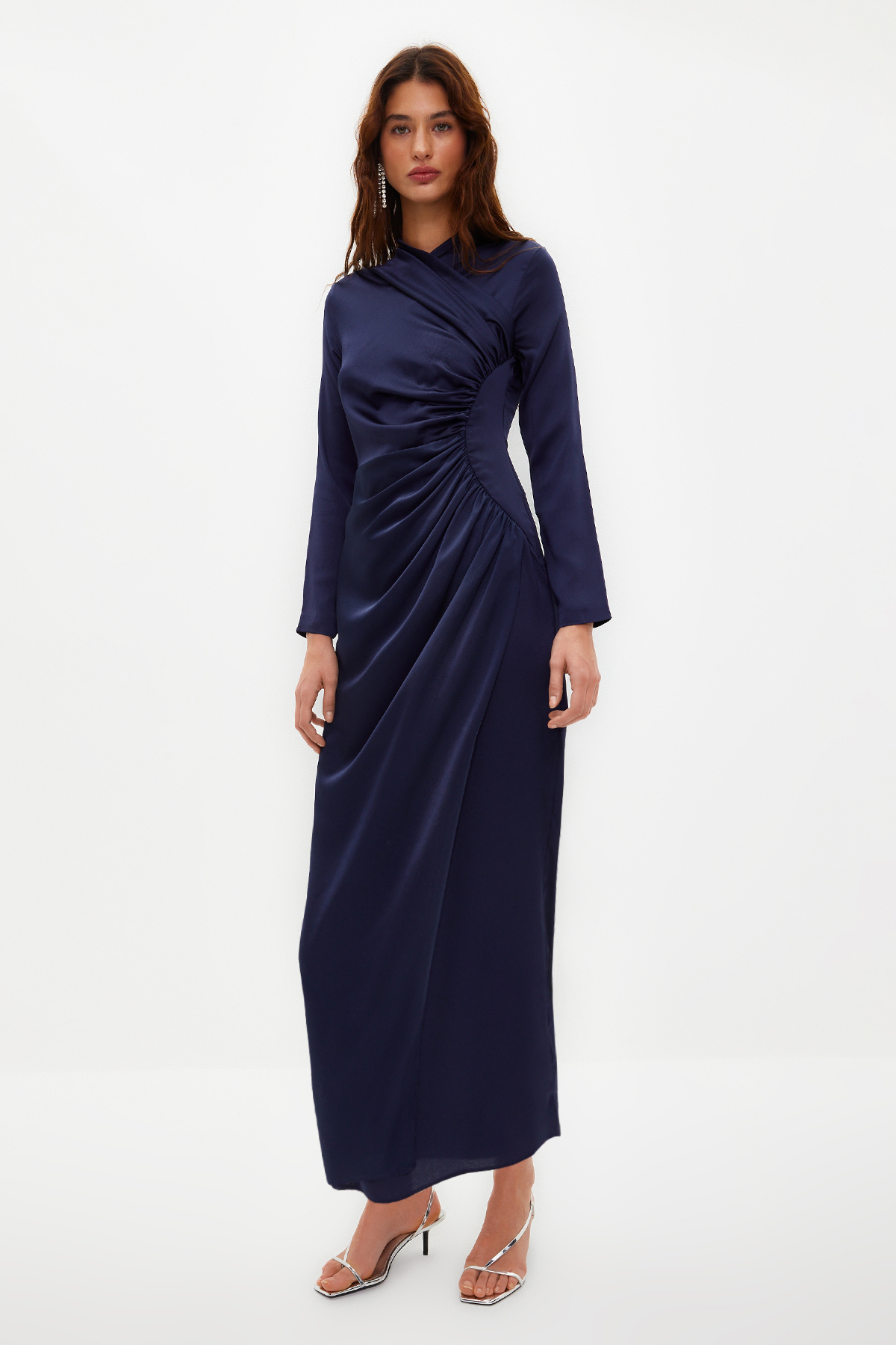 Темно-синее атласное вечернее платье со сборками и сборками Trendyol Modest, темно-синий