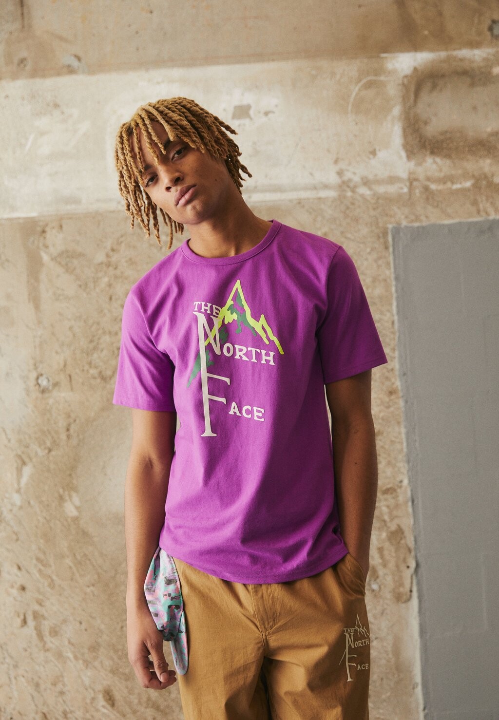 

Футболка с принтом The North Face, розовый