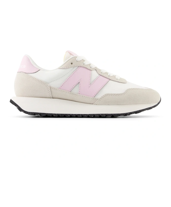 

Кроссовки в стиле ретро. New Balance, бежевый