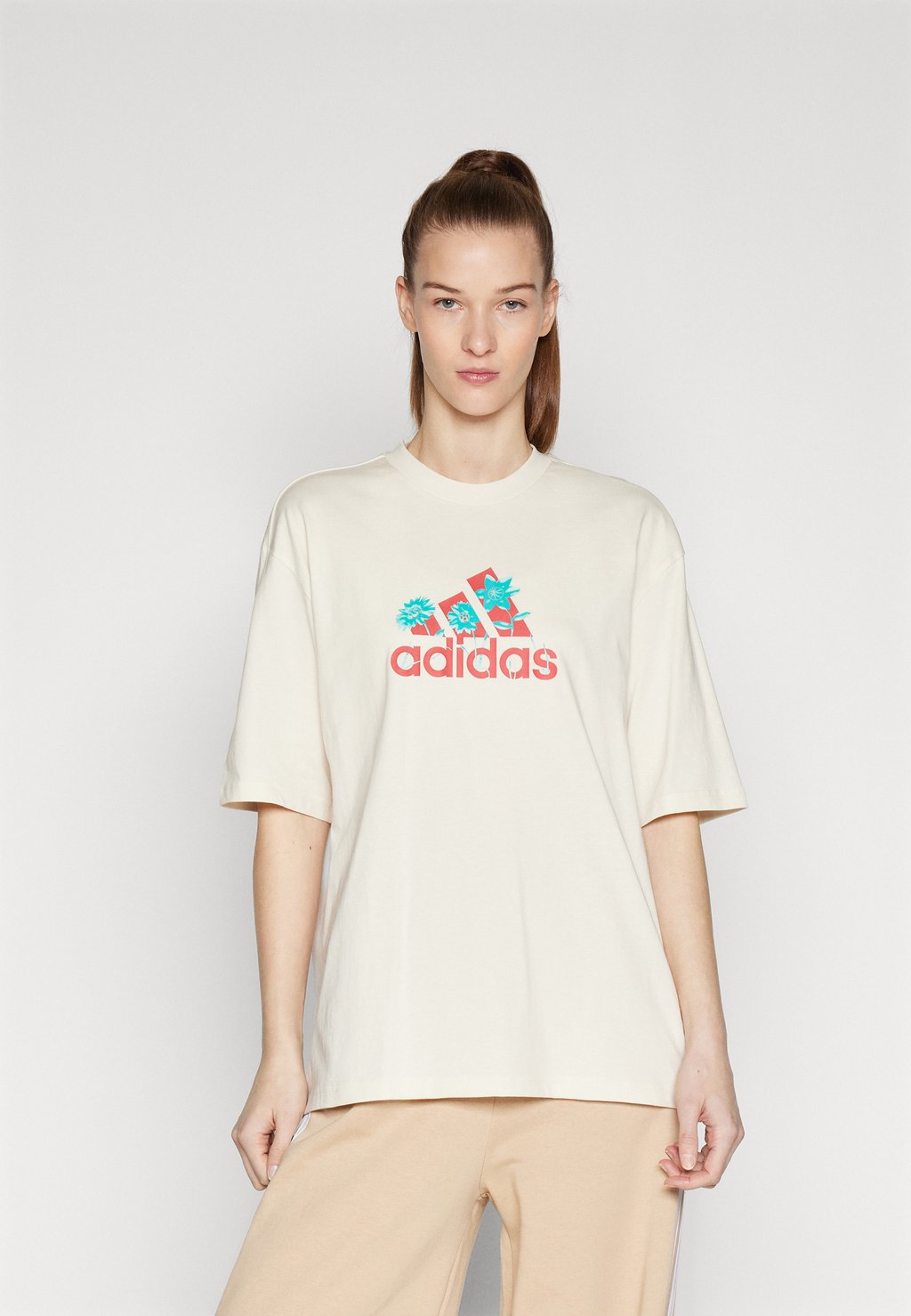 

Футболка с принтом adidas Sportswear, цвет white