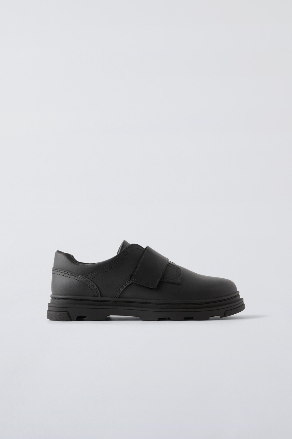 

Кожаные школьные туфли ZARA, черный