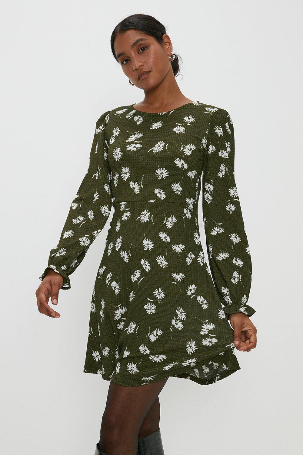 цена Мини-платье цвета хаки с цветочным принтом Dorothy Perkins, хаки