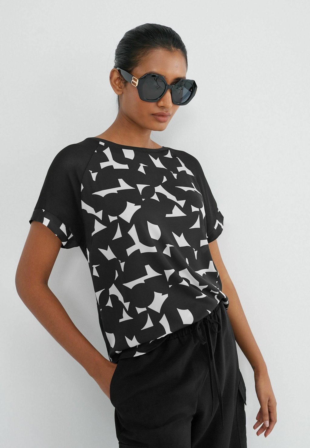 

Футболка с принтом Mix Short Sleeve Next, цвет black and white geo