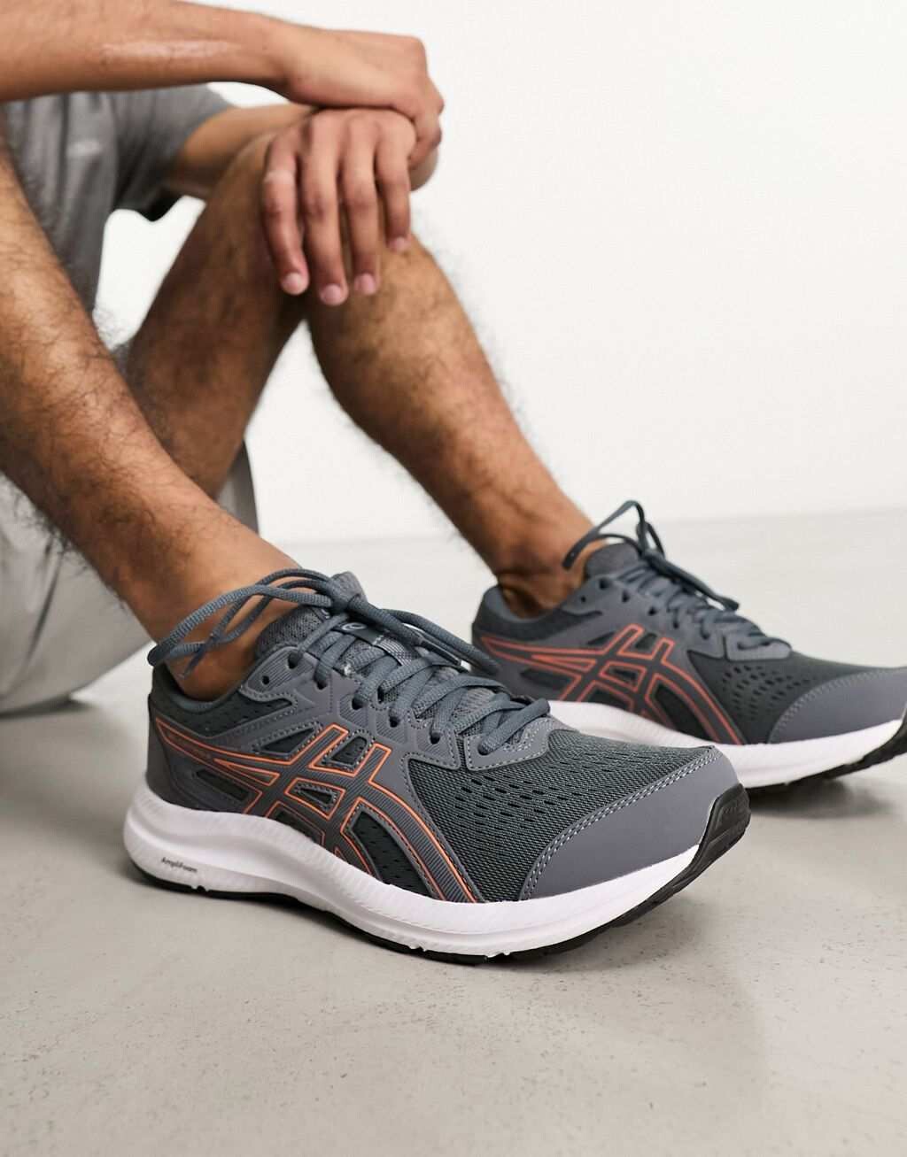 

Серые кроссовки для бега Asics Gel-Contend 8