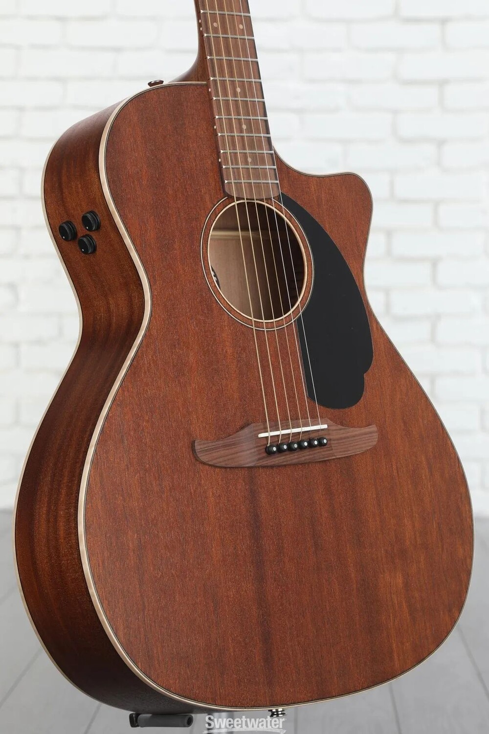 

Новая акусто-электрическая гитара Fender Newporter Special - Natural