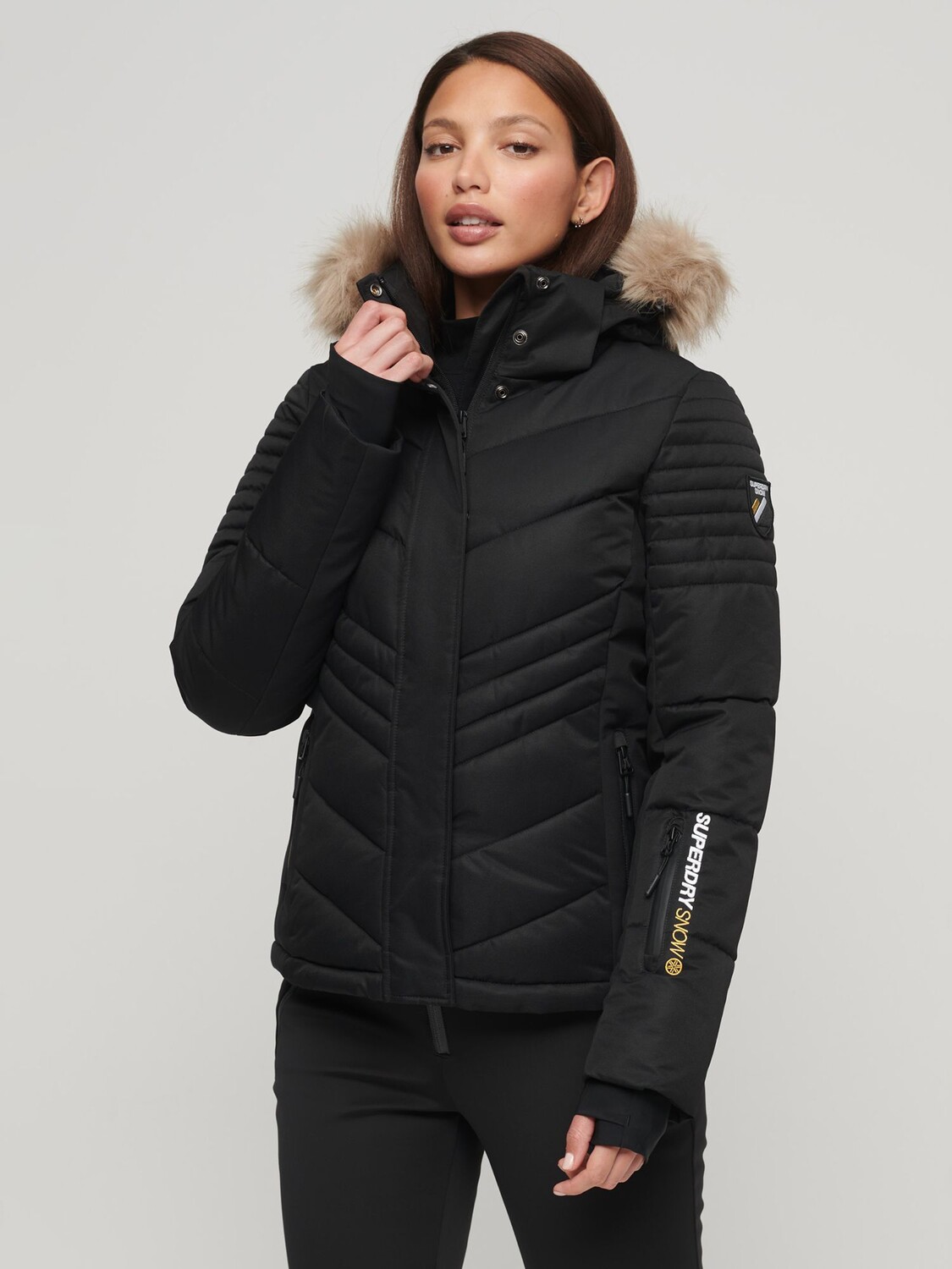 

Женская куртка-пуховик Ski Luxe Superdry, черный