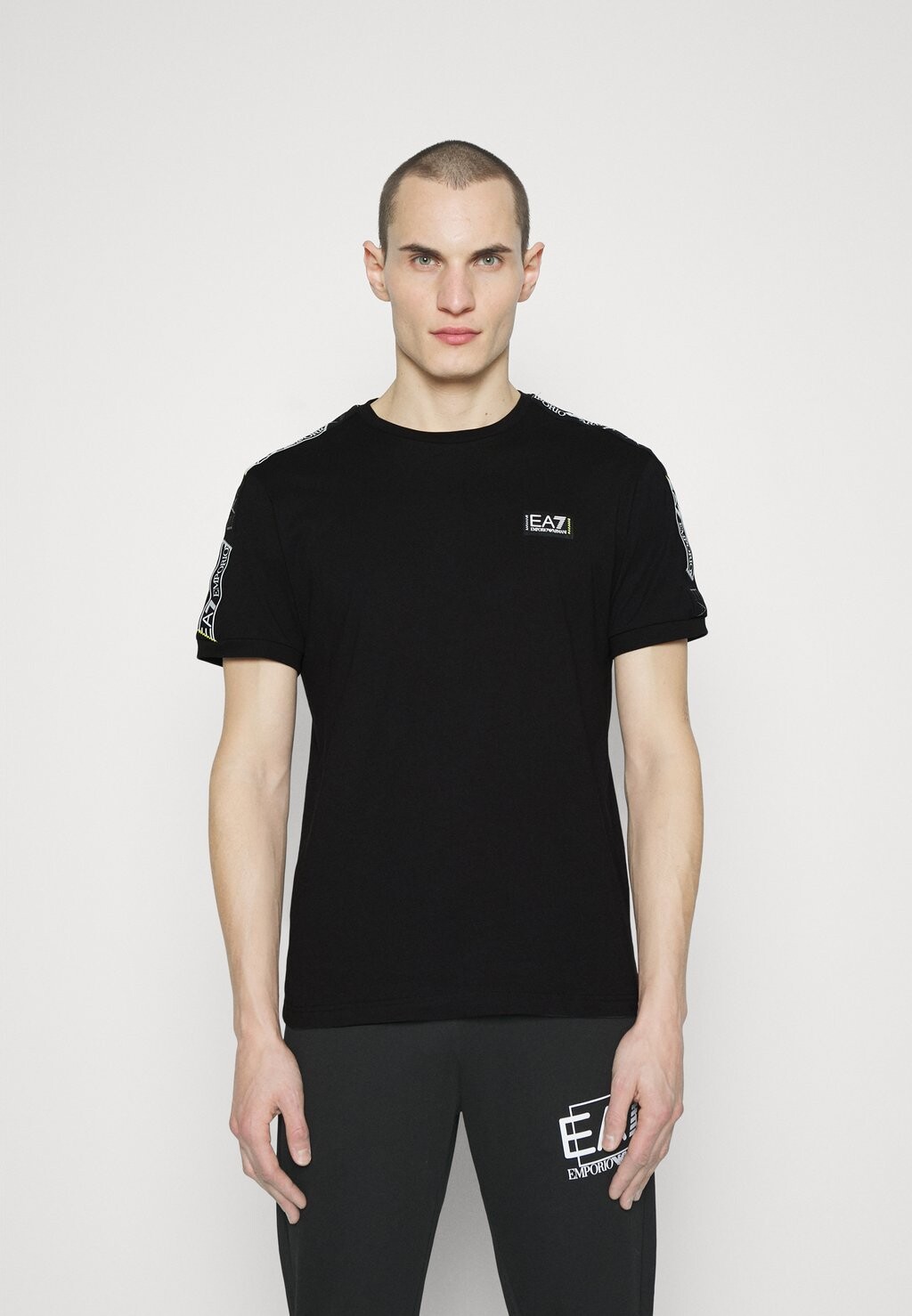 

Футболка с принтом EA7 Emporio Armani, черная