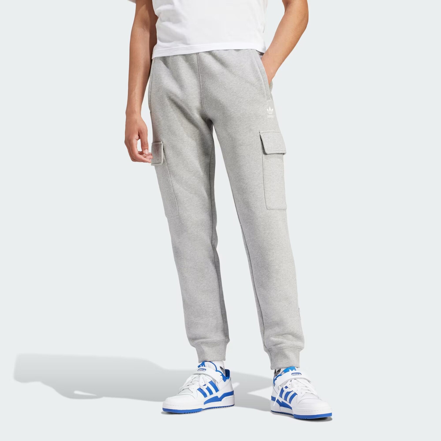 

Брюки-карго Trefoil Essentials Adidas, цвет Medium Grey Heather/White