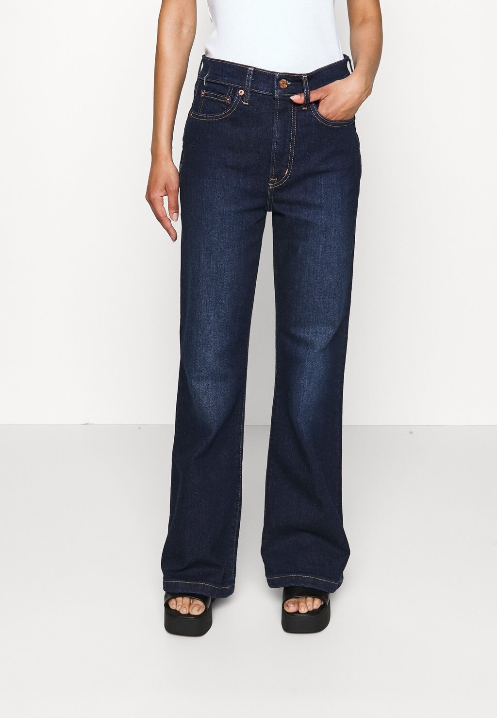 

Джинсы Bootcut GAP