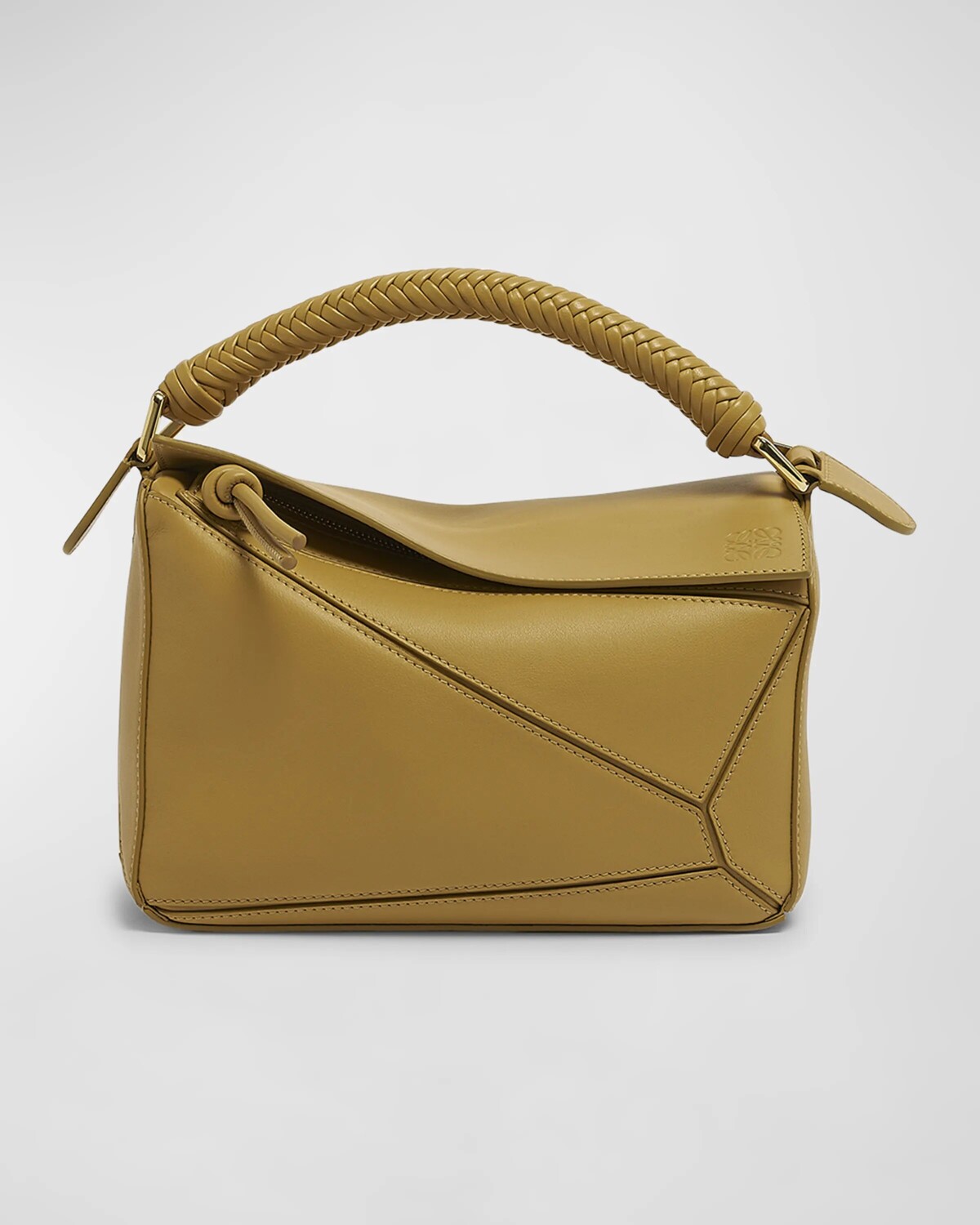 

Маленькая кожаная сумка с ручкой сверху Loewe, цвет Sahara