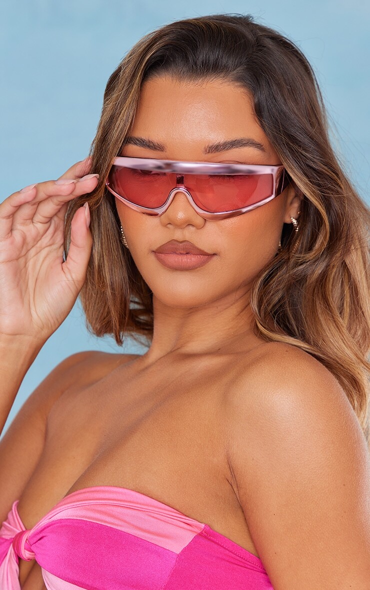 

PrettyLittleThing Розовые солнцезащитные очки с козырьком в изогнутой металлической оправе