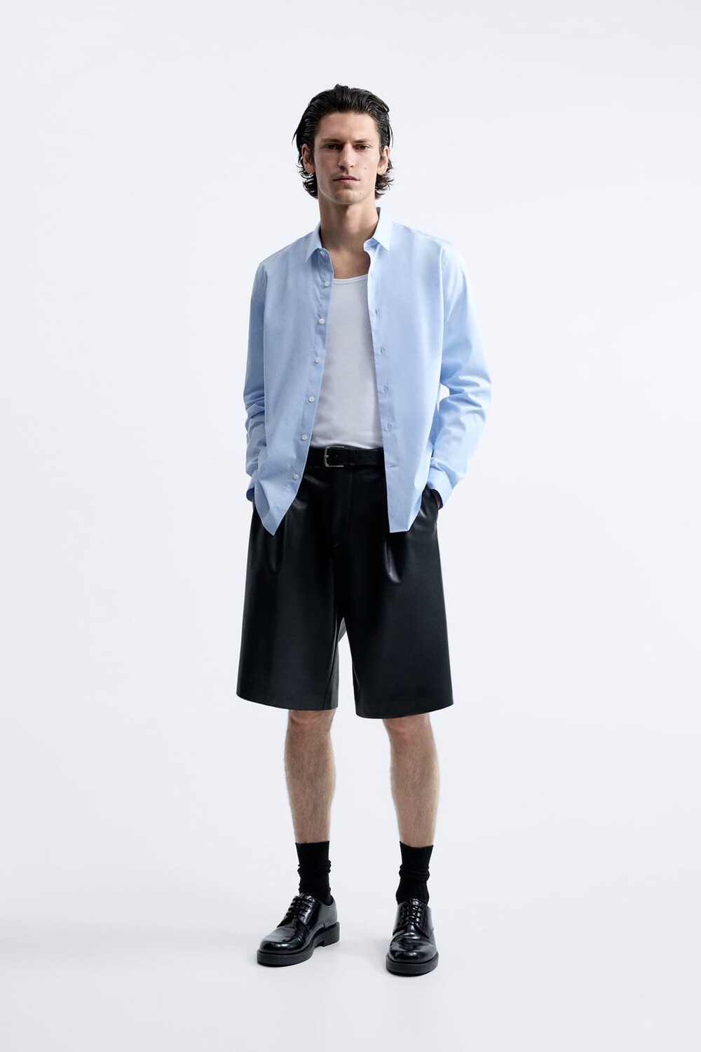 

Шорты из искусственной кожи бермуды ZARA, черный